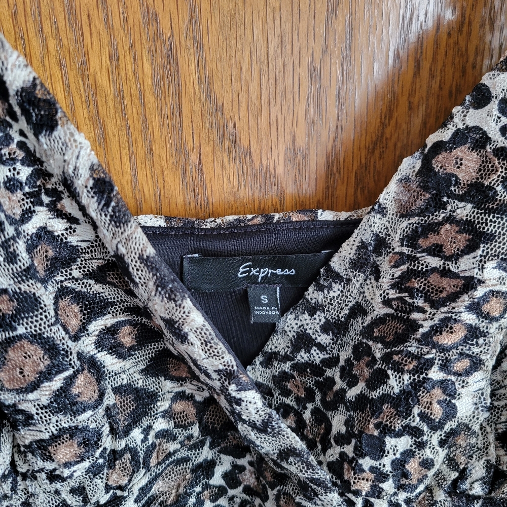 Express Lace 🐆 Top - Picture 2 of 7